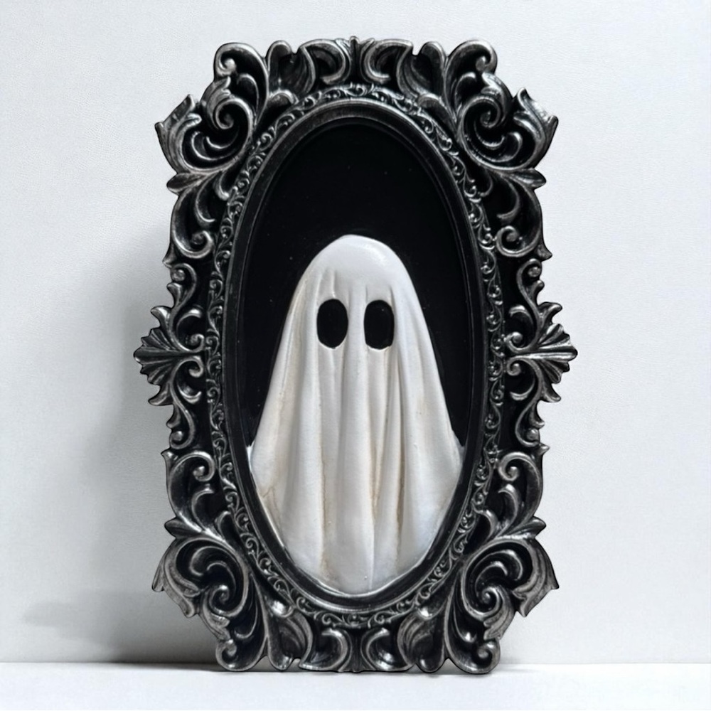Antique 3D Ghost Portrait Frame Decor Halloween